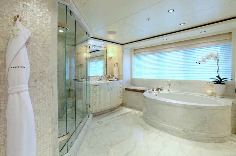 Yacht Carpe Diem Master Bathroom