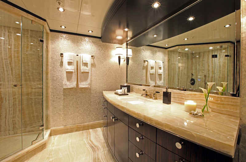 Yacht Carpe Diem Guest Bathroom