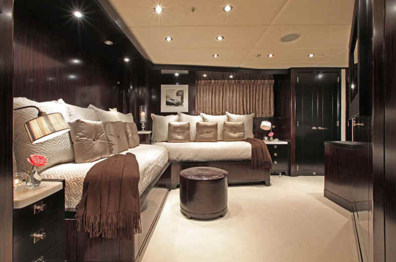 Yacht Carpe Diem guest lounge