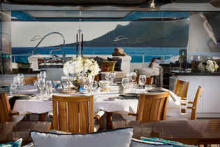 Yacht Cloud 9 Dining outdoor