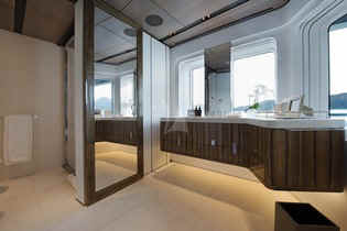Cloudbreak bathroom